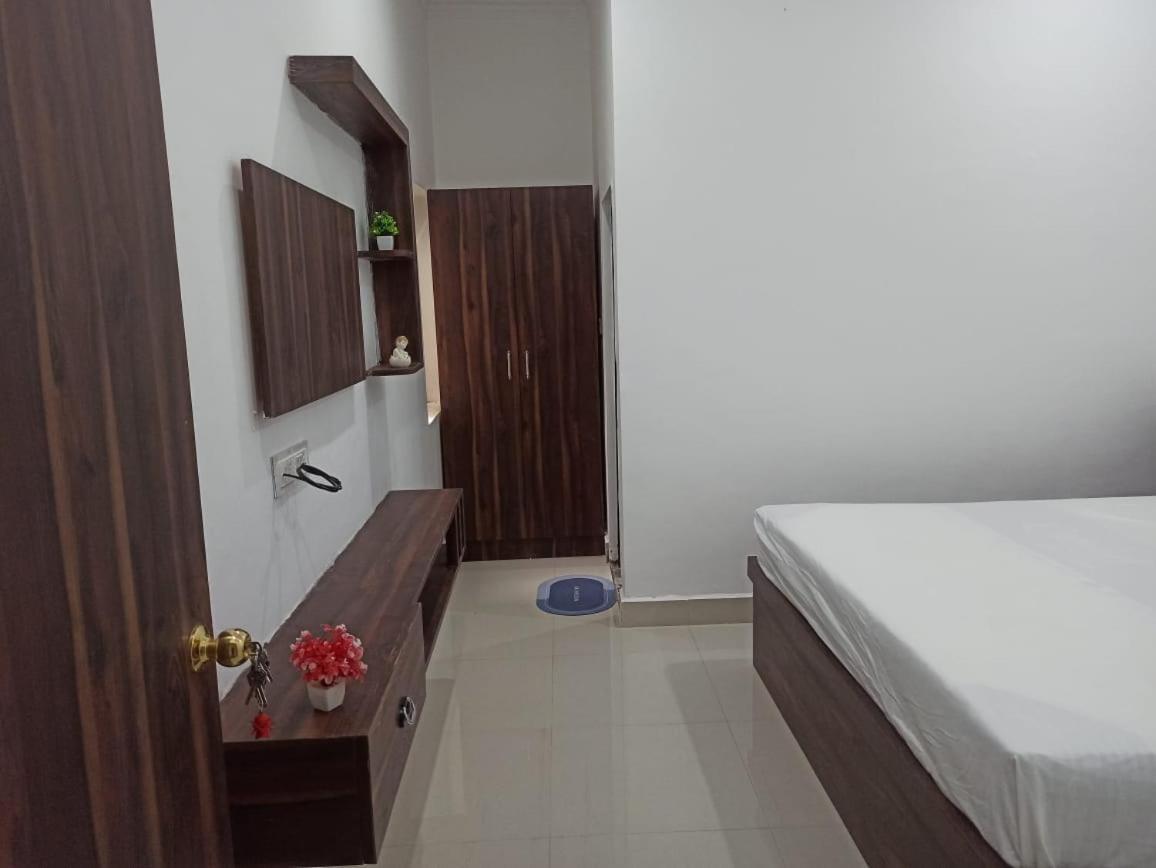 Abhiram Homestay Кгаджураго Екстер'єр фото
