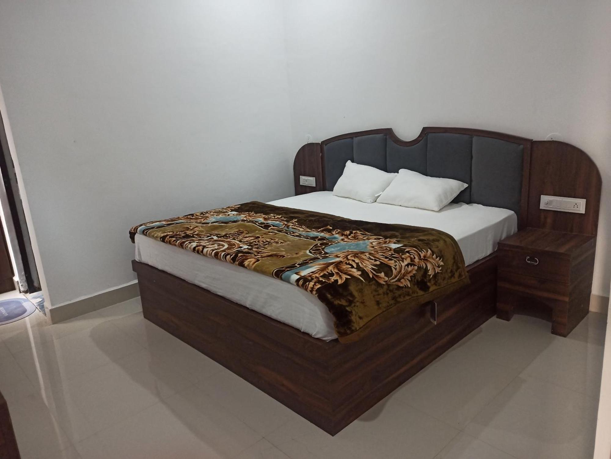 Abhiram Homestay Кгаджураго Екстер'єр фото