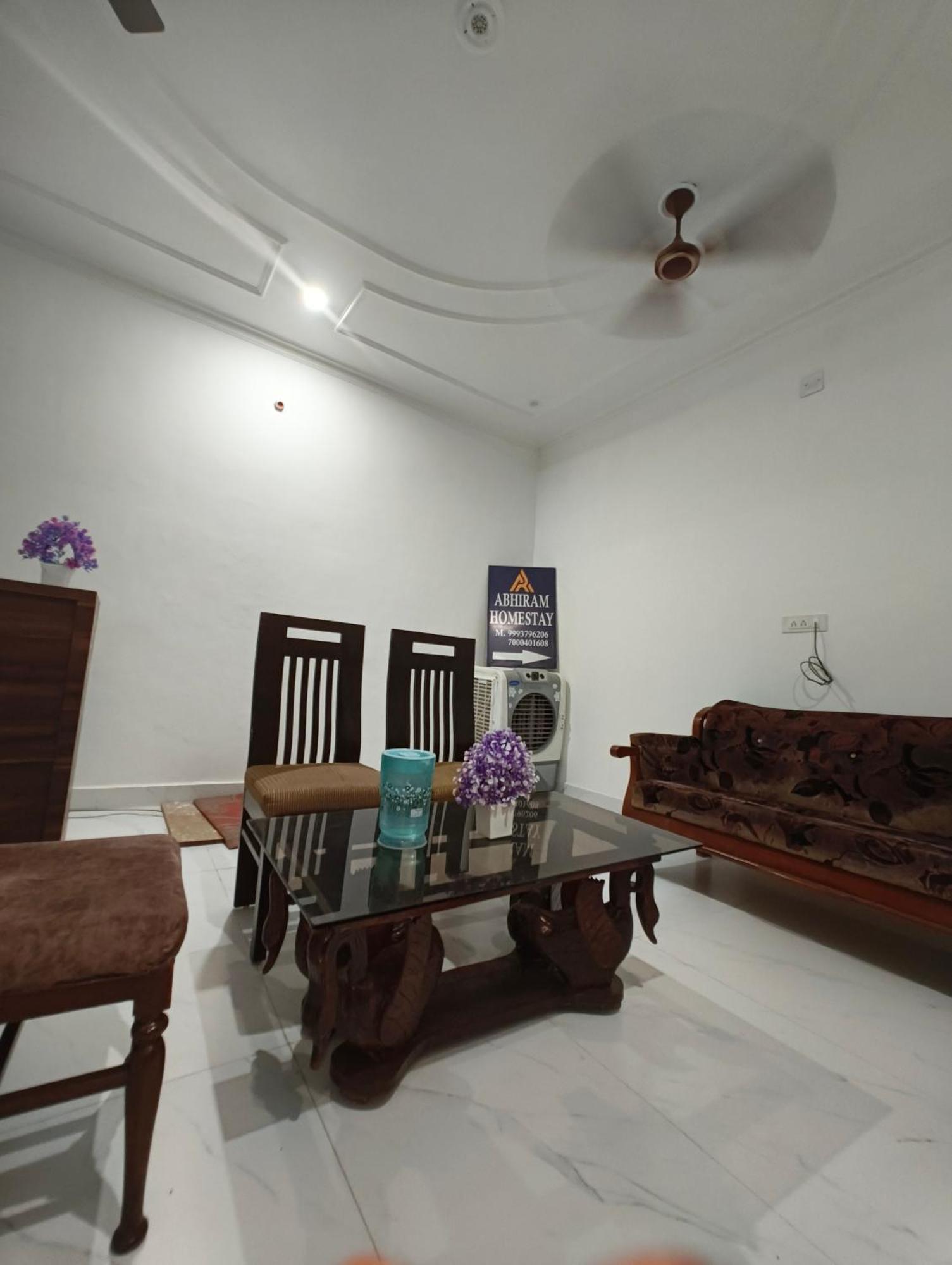 Abhiram Homestay Кгаджураго Екстер'єр фото